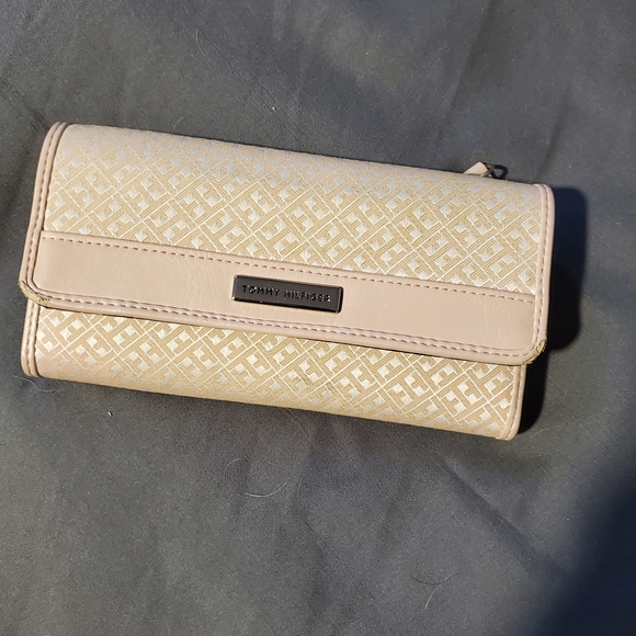Tommy Hilfiger Handbags - Tommy Hilfiger Blush Beige Monogram Trifold Wallet Checkbook Snap Closure